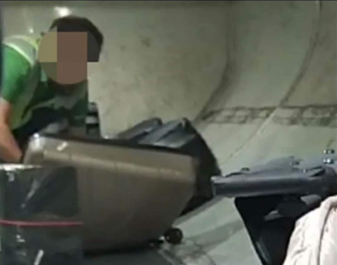 القبض على موظفي شركة طيران تركية لسرقتهم أمتعة المسافرين في مطار صبيحة