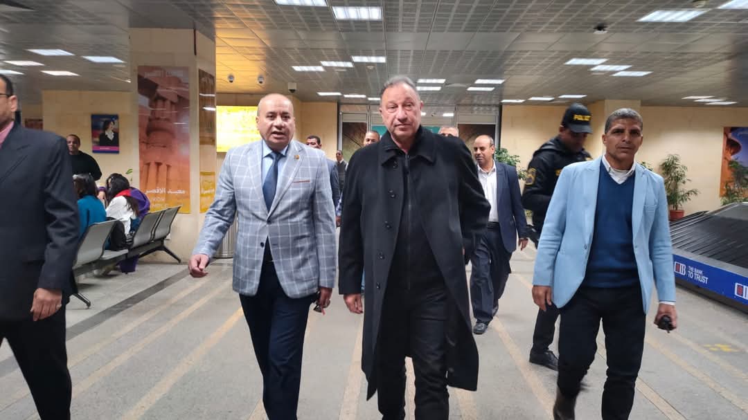 استقبال رسمي وحفاوة ببعثة الأهلي في مطار الأقصر استعدادًا لاحتفالية كأس العالم للأندية