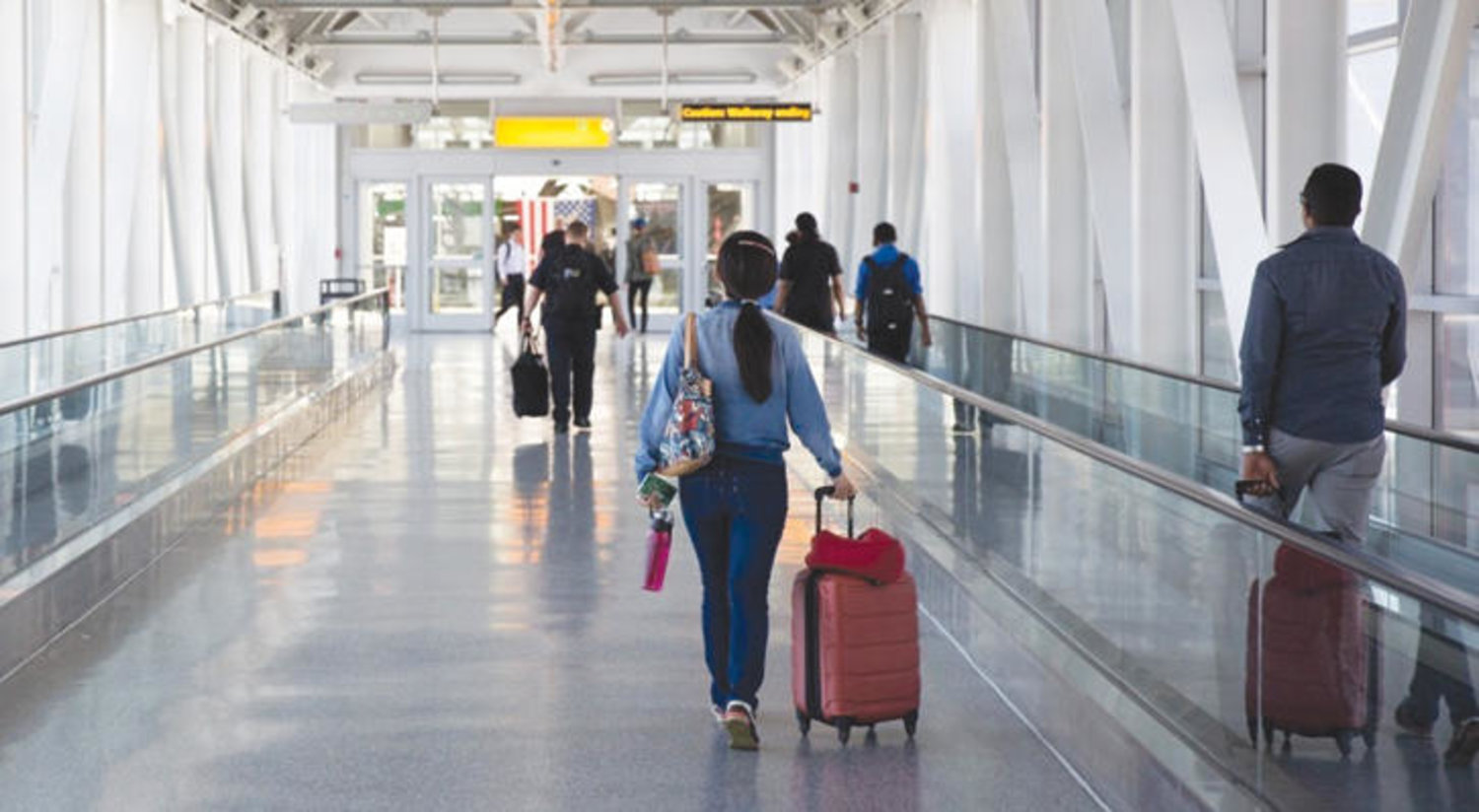 اندلاع حريق في صالة الانتظار بمطار إسطنبول الدولي دون وقوع إصابات