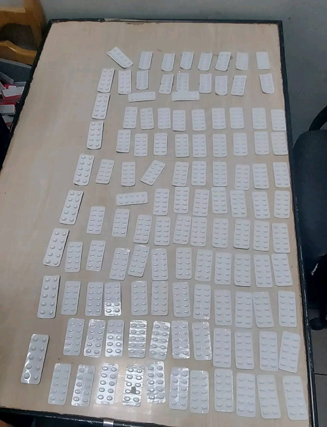 جمارك مطار الغردقة الدولى تضبط محاولة تهريب عدد من الأقراص المخدرة