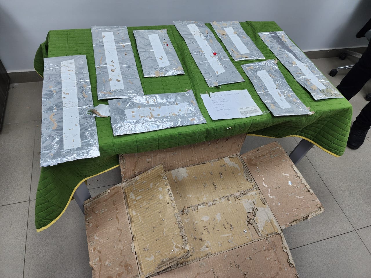 ضبط كمية من مخدر الواكس داخل طرد في قرية البضائع