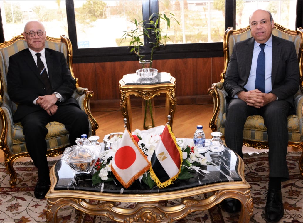 الحفني  يبحث مع السفير الياباني سبل تنشيط الحركة الجوية وتعزيز الاستثمارات بقطاع الطيران